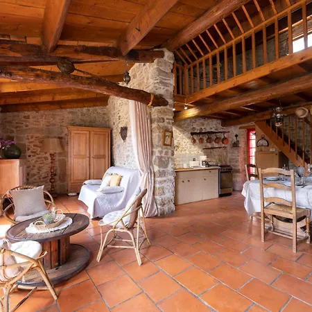Holiday home Maisonnette De Campagne Proche Du Du Salagou Brenas